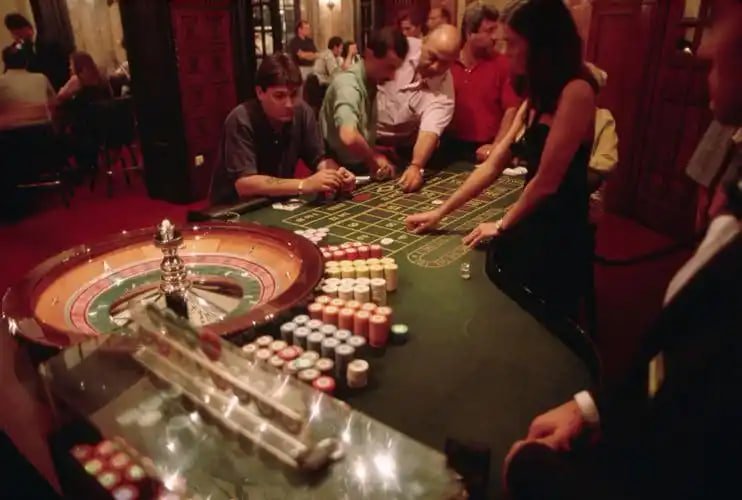 Bangladesh users viewing poker-style entertainment content with clear navigation on gt30